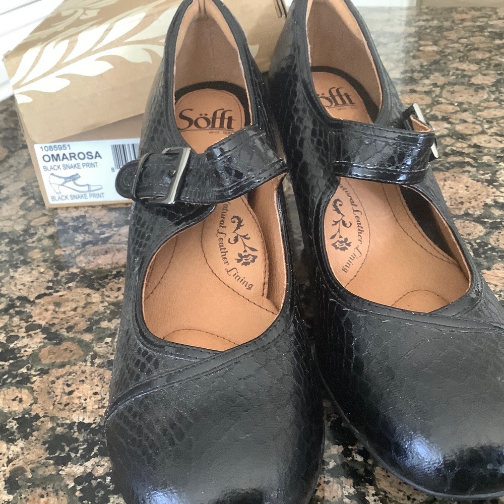 Sofft Omarosa Black Snake Print Shoes Size 8.5 NWT